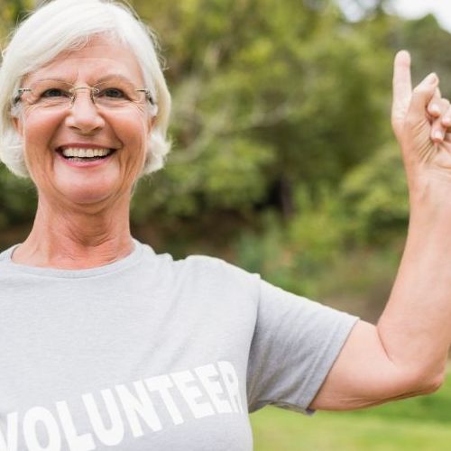 Anziani e volontariato: i lati positivi di fare del bene