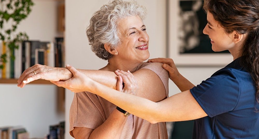Ginnastica dolce per anziani: i benefici di un buon allenamento e gli esercizi per mantenersi in salute